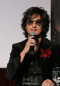 シン・ヒョンジュン、日本人ファンが「家宝の日本刀」プレゼント