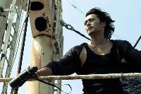 張東健、モーターボート逃走シーンのために免許取得