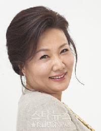 “韓流スターの母”金恵淑、日本で著書出版
