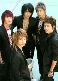 東方神起、香港のビッグコンサートで“トリ”飾る