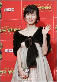 キム・ジス、中国で「韓国最高の女優」に選ばれる