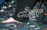 【現場フォト】裸足の主は?