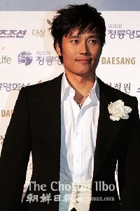 イ・ビョンホン、国政広報CMでナレーション