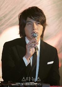 ヒョンビン「壊れる僕の姿、かえって楽しいです」