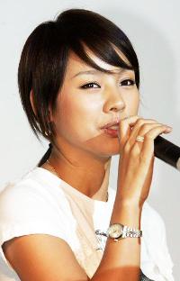 【フォト】化粧品の新製品発表会場に来たイ・ヒョリ