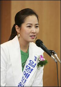 キム・ソナ、税務署で一日室長に・・・ユーモア発言で会場爆笑