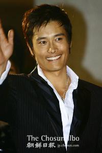 イ・ビョンホン、「ファンと触れ合いたかった」