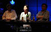 【フォト】演劇のリハーサルに臨むムン・ソリ