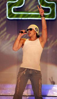 【フォト】「iコンサート」で熱唱するRAIN