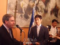 仏文化広報名誉大使イ・ビョンホン、韓仏修交記念式で祝辞