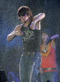 【フォト】雨の中のRAIN