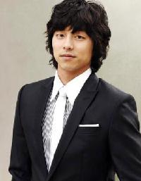 コンユ、撮影現場で誕生日パーティー開く