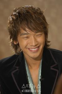 Rain、1カ月ぶりに映画撮影を再開