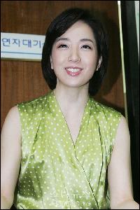 【スターフォト】結婚ひかえ喜び満面のノ・ヒョンジョンアナ