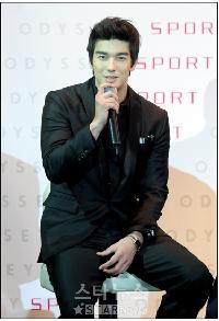 デニス・オ、韓国で初のファンミーティング開催