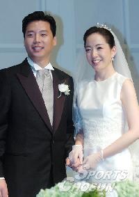 ノ・ヒョンジョンアナ結婚…「幸せ過ぎてごめんなさい」