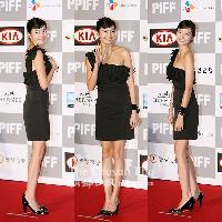【第11回釜山国際映画祭】ハン・チェヨン、自慢の脚線美を披露
