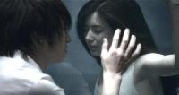 ソン・ホヨン、MVで「水中キス」