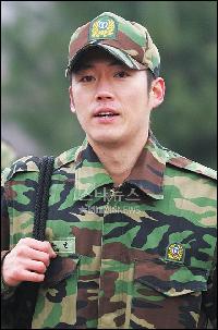 除隊したチャン・ヒョク「社会復帰、複雑な気持ちです」