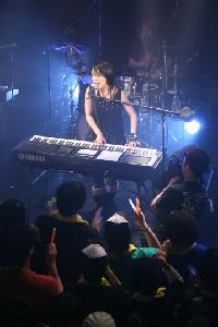 ユンナ「熱狂」日本で初の単独ライブ