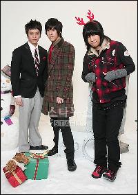 【フォト】ポスター撮影するSG Wannabe