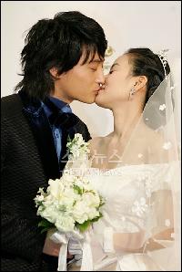 【フォト】俳優ウォン・ギジュン、結婚式で熱いキス