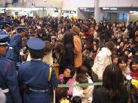 ソン・スンホン来日…ファン5000人成田で待機