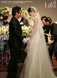 ユン・ジョンシン-チョン・ミラ、友人に囲まれ結婚式