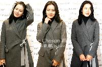 【フォト】笑顔でポーズを取るソン・イェジン