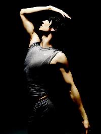 ソン・ホヨン、雑誌の撮影でバレエダンサーに