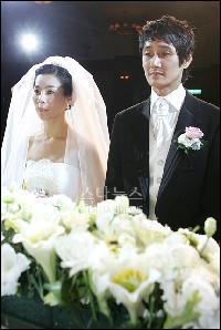 【フォト】俳優パク・ジェフンさん、元女子レスリング選手と結婚
