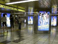 オリコン1位の東方神起、渋谷に巨大ポスター登場