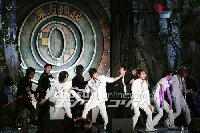 【フォト】久々に韓国の舞台で歌う東方神起