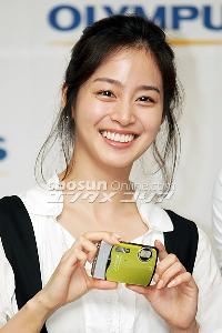 【フォト】キム・テヒ「オリンパスの防水カメラです」