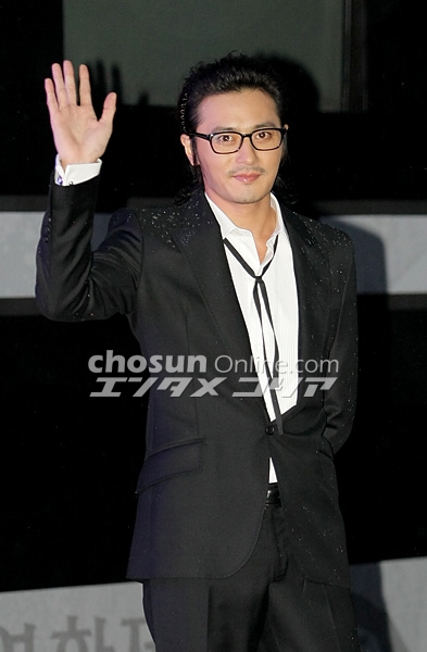 フォト】チャン・ドンゴン「お久しぶりです！」-Chosun Online 朝鮮日報