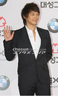 Rain、買収したセイテックと4年の専属契約