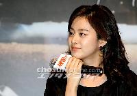 【フォト】客席見つめるキム・テヒの美しい横顔