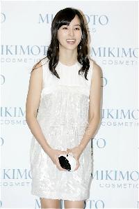 【フォト】ミニワンピ姿のハン・ヘジン