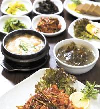 主役のお株を奪うほどのワカメスープが魅力