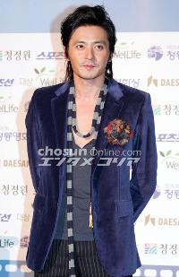 チャン・ドンゴンは大の読書家