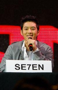 米進出のSE7EN、LAで2度目のライブ