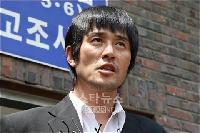 暴行疑惑:チェ・ミンス、結局「嫌疑なし」