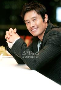 イ・ビョンホン「映画通の父のおかげで俳優になれた」