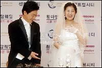 【フォト】キム・ハクド、笑顔で結婚会見