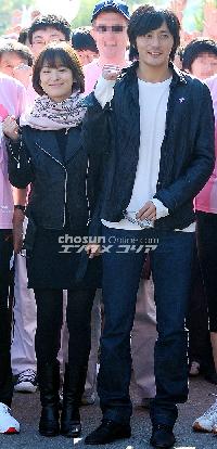 【フォト】ソン・ヘギョ&チャン・ドンゴン「愛のマラソンがんばって!」