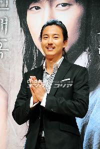 【フォト】キム・ナムギル「申潤福とのロマンスお楽しみに」