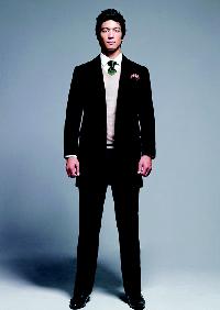 デニス・オが紳士に変身!