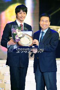 【フォト】イ・ドンゴン「韓流を世界に広めます」