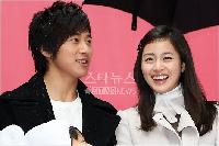 【フォト】キム・テヒ&イワン「困ってる人に救いを」