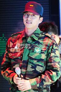 【フォト】コン・ユ、入隊後初めてステージに